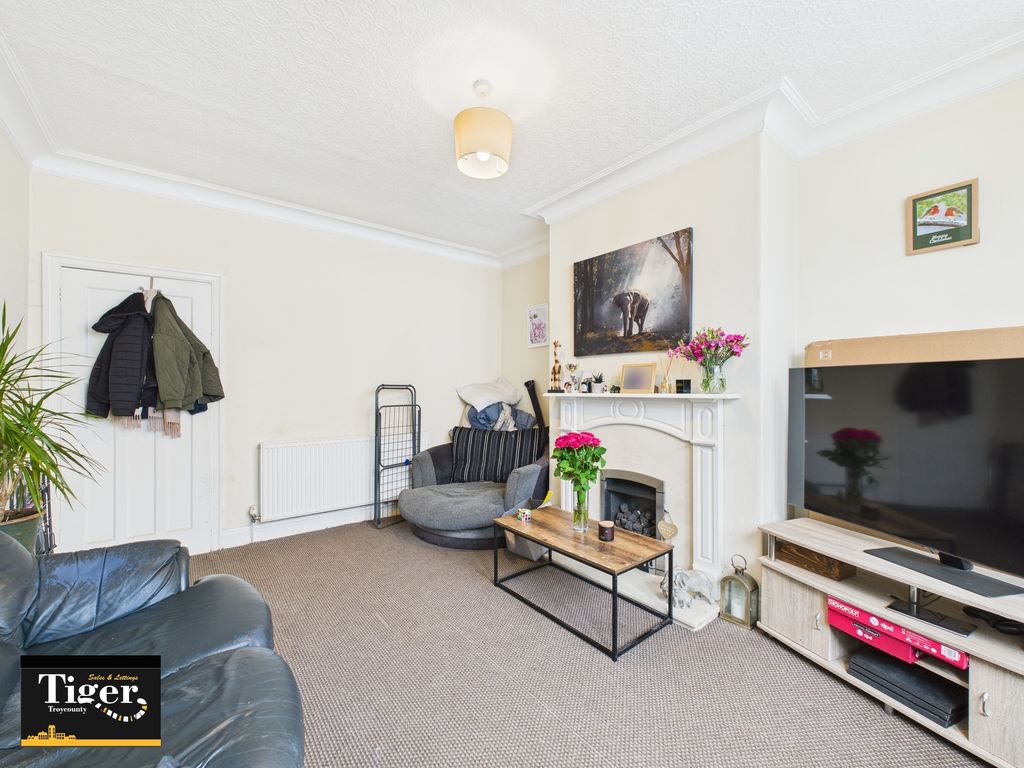 Property photo 3 of 19 Cam03440G0-Pr0289-Still010
