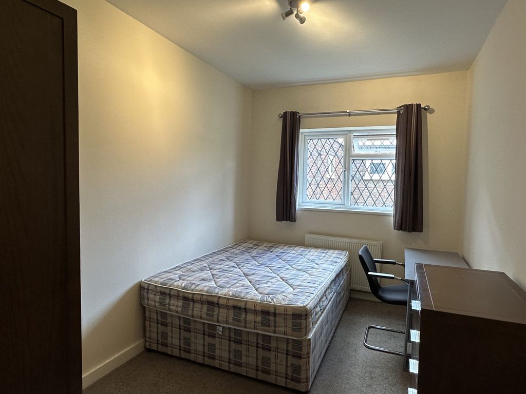 Property photo 1 of 8 Room-4-Scaled