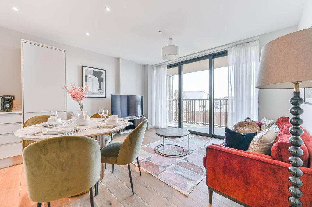 Property photo 2 of 27