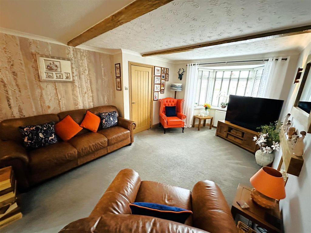 Property photo 2 of 21 Lounge