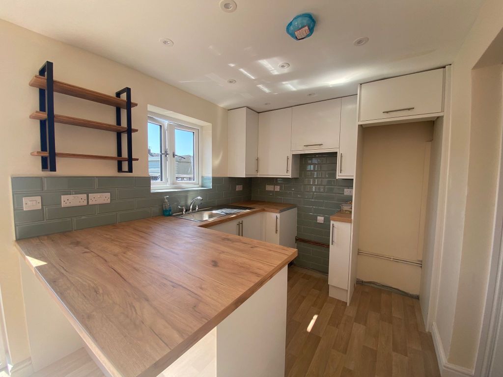 Property photo 3 of 10 Kitchen