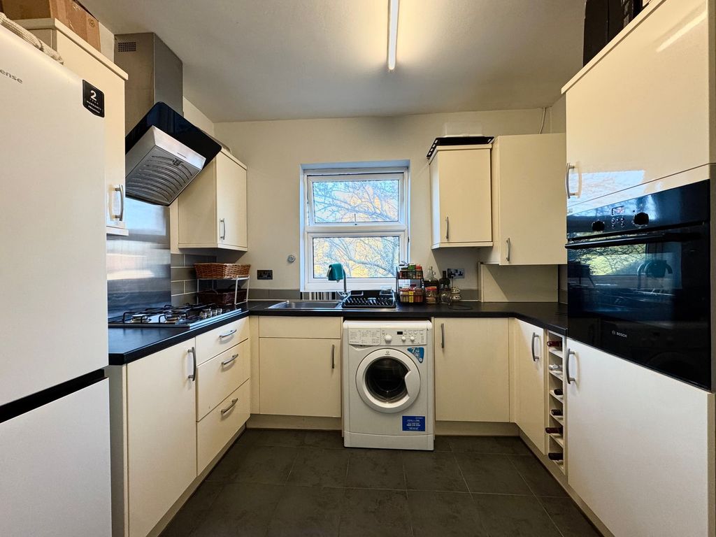 Property photo 2 of 11 Kitchen