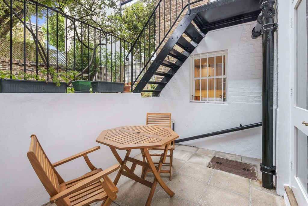 Property photo 2 of 10 Terrace / Patio