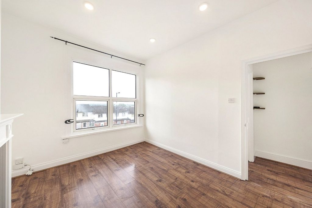 Property photo 2 of 12 Picture No. 18