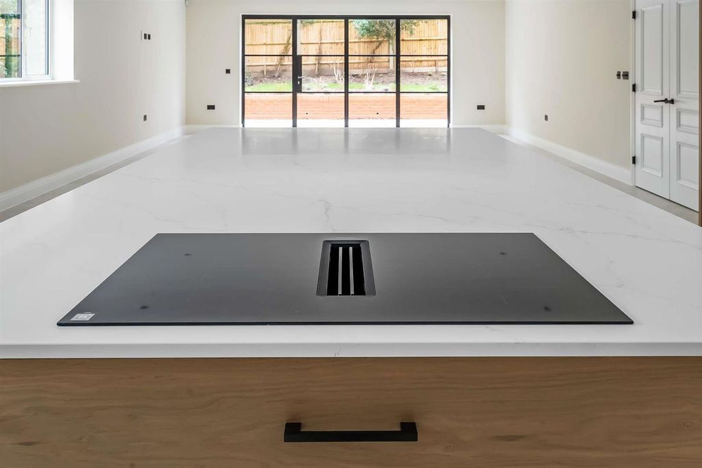 Additional image 25 of 4 bed detached house for saleCross Lanes, Guildford GU1