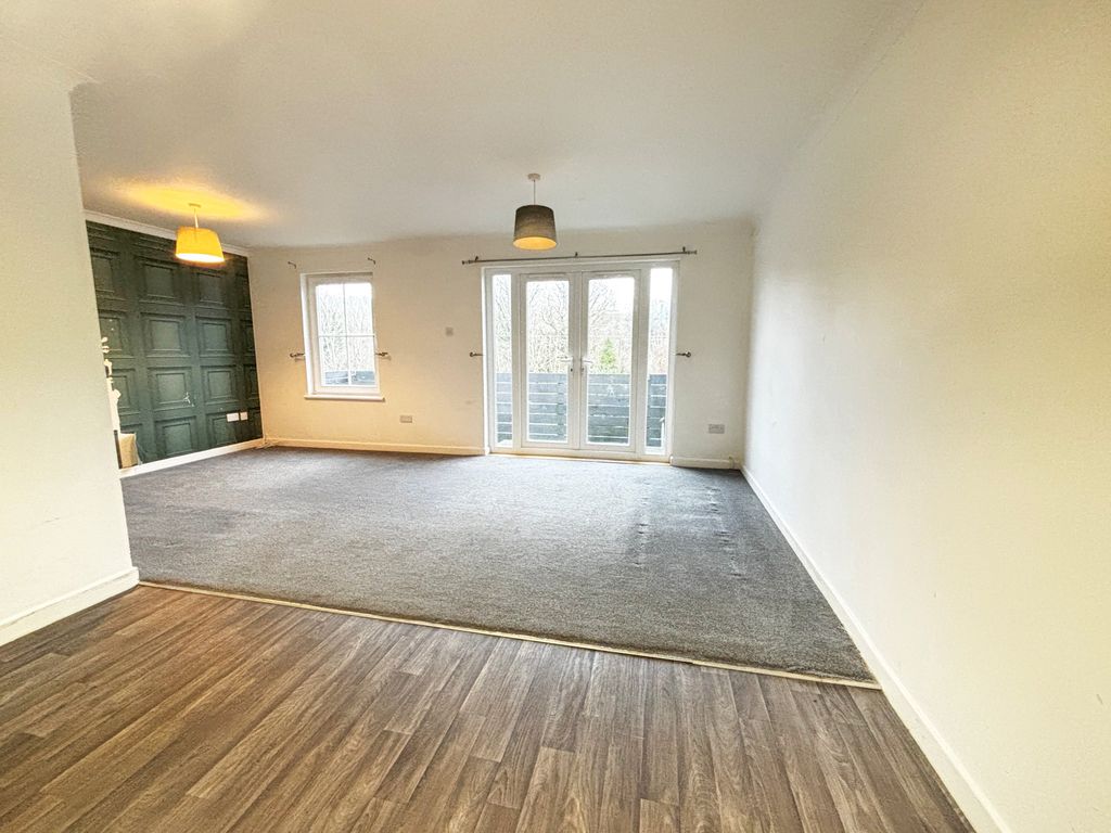 Property photo 2 of 10 Lounge/Dining Area 