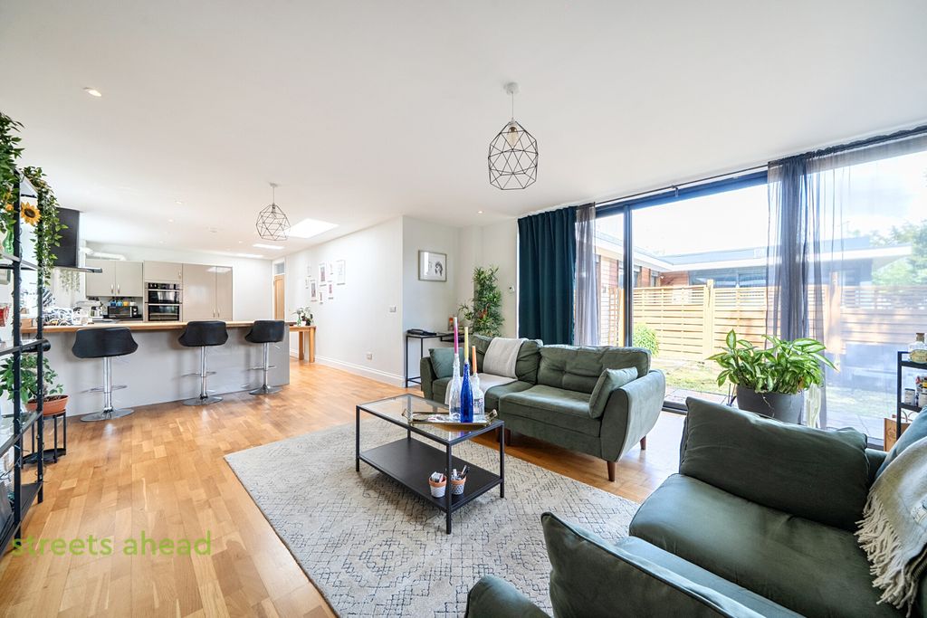 Property photo 1 of 15 04811931-6F50-468...