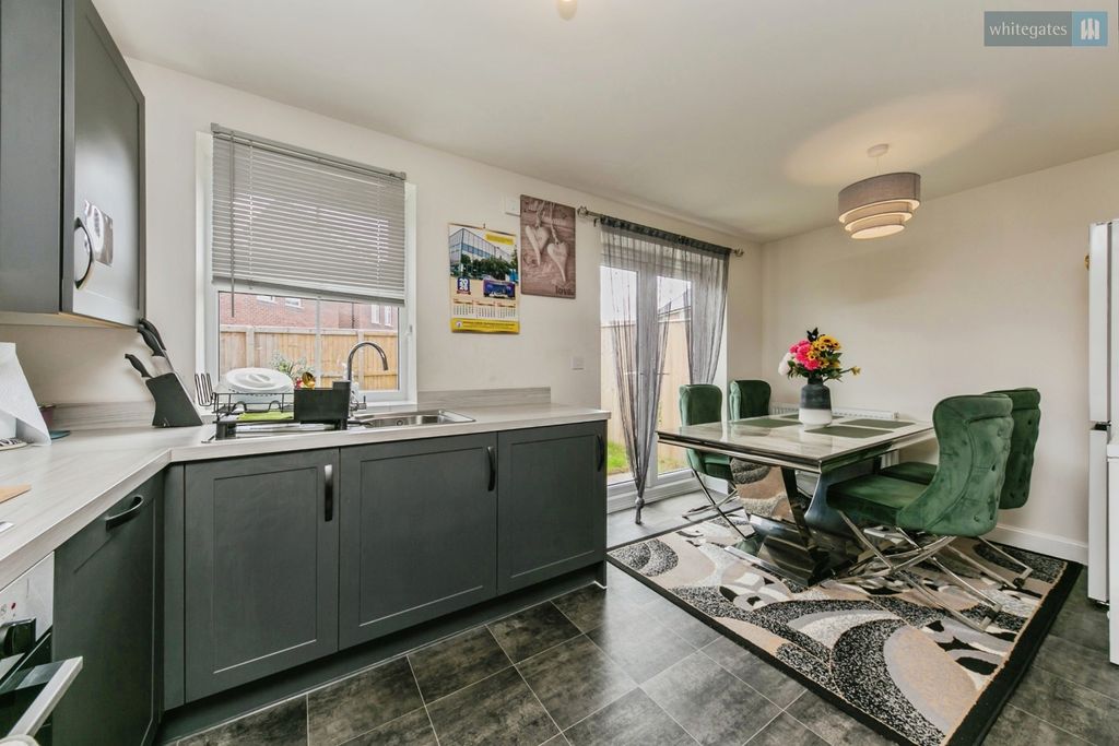 Property photo 3 of 17 Pbox-Img.Jpg