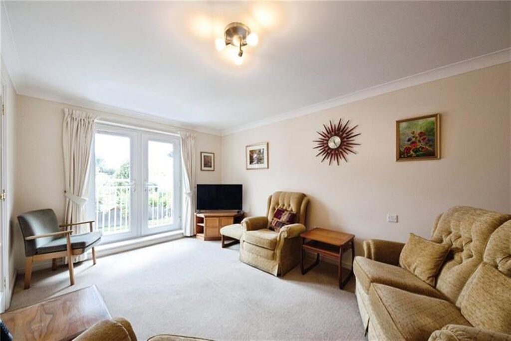 Property photo 3 of 7 (Thumbnail)