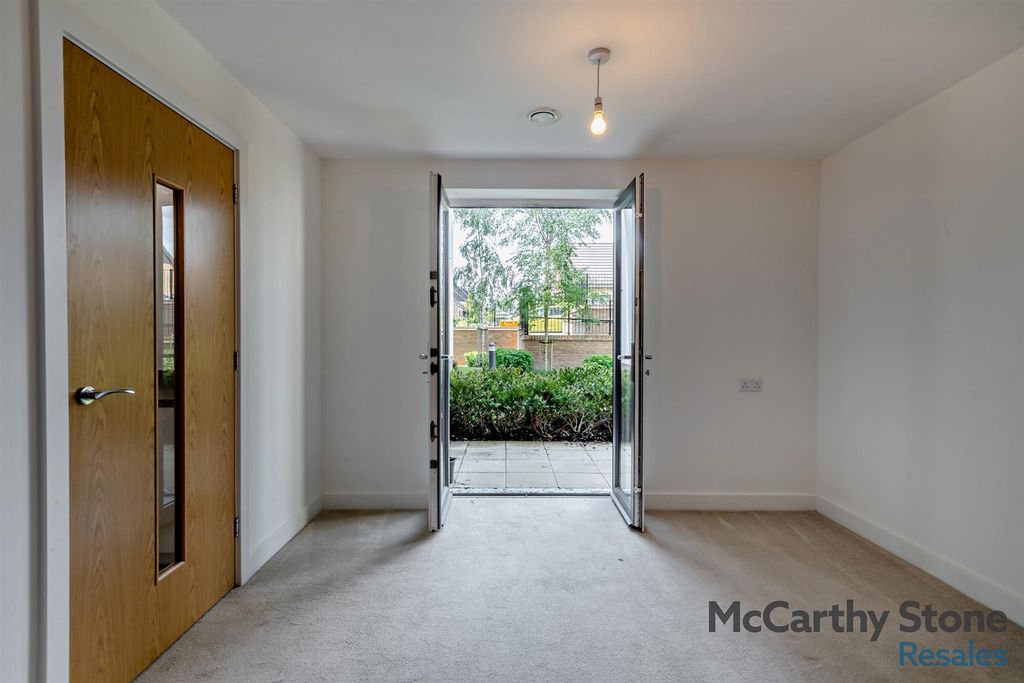Property photo 3 of 20 8652134-Interior05-800.Jpg