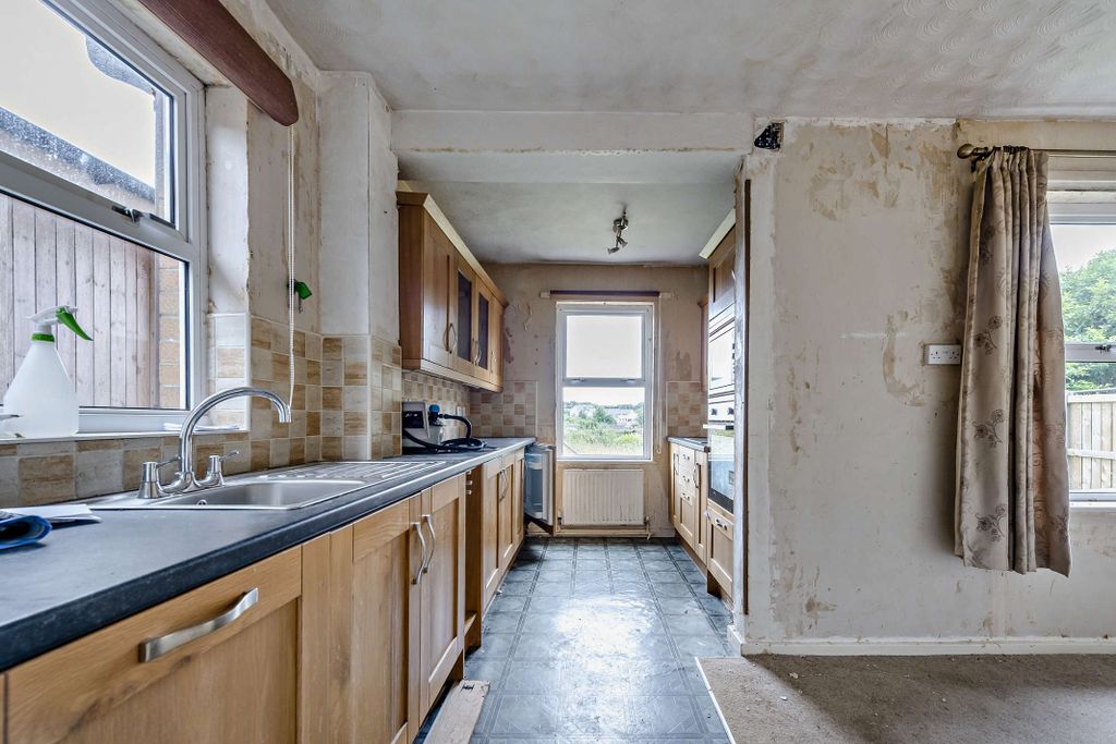 Property photo 2 of 27