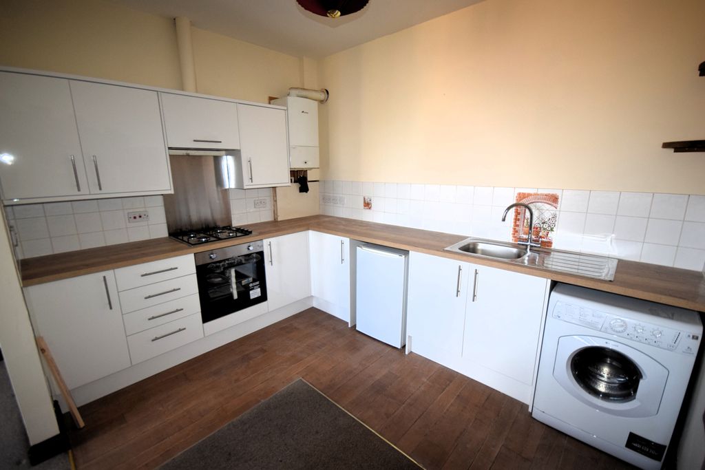 Property photo 3 of 7 Kitchen
