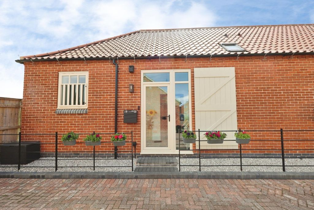 Property photo 2 of 17 5181761