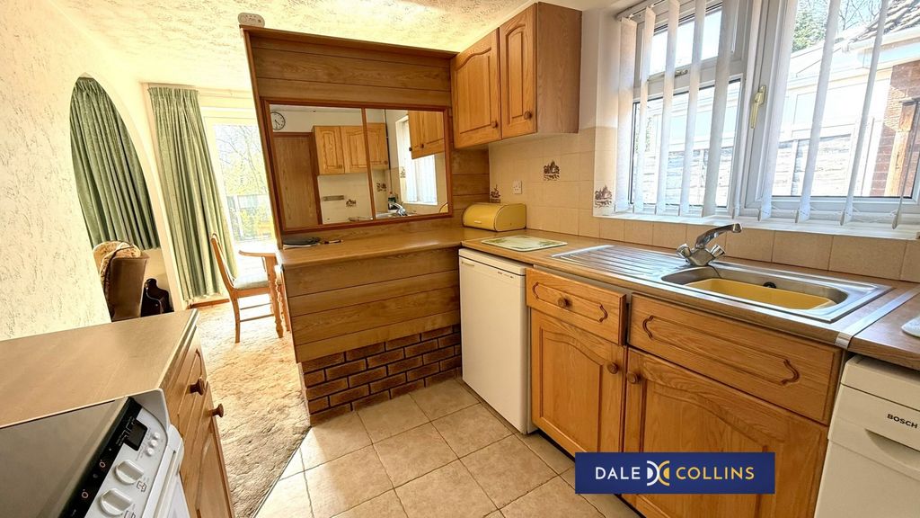 Property photo 2 of 14 Photo 8
