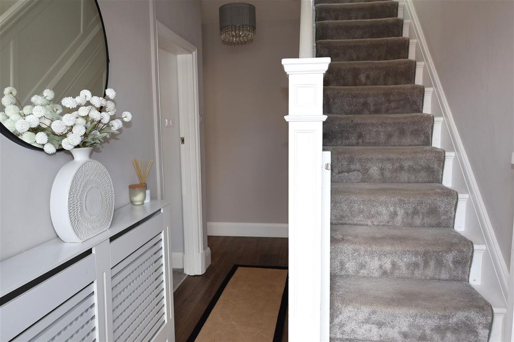 Property photo 2 of 13 Hallway