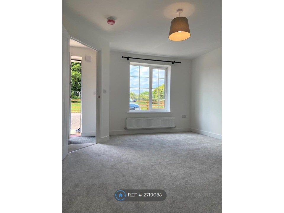 Property photo 2 of 11 Lounge