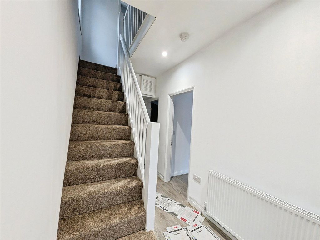 Property photo 2 of 13 Entrance Hall