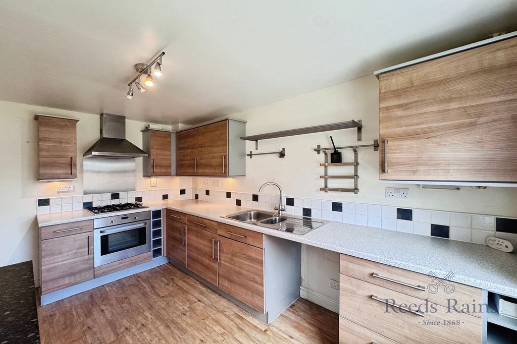 Property photo 2 of 17 Kitchen