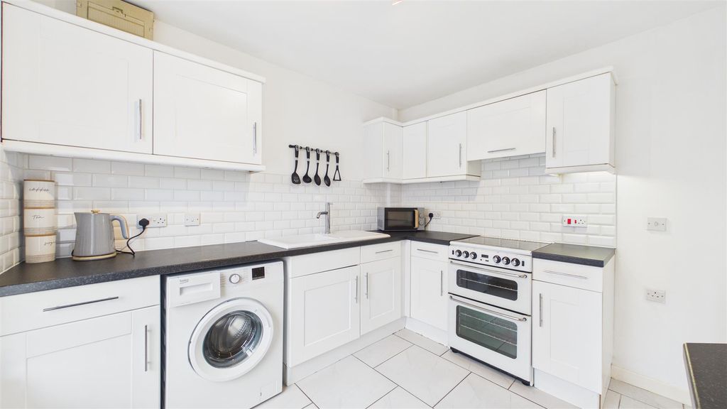 Property photo 2 of 21 Cam05101G0-Pr0130-Still020.Jpg