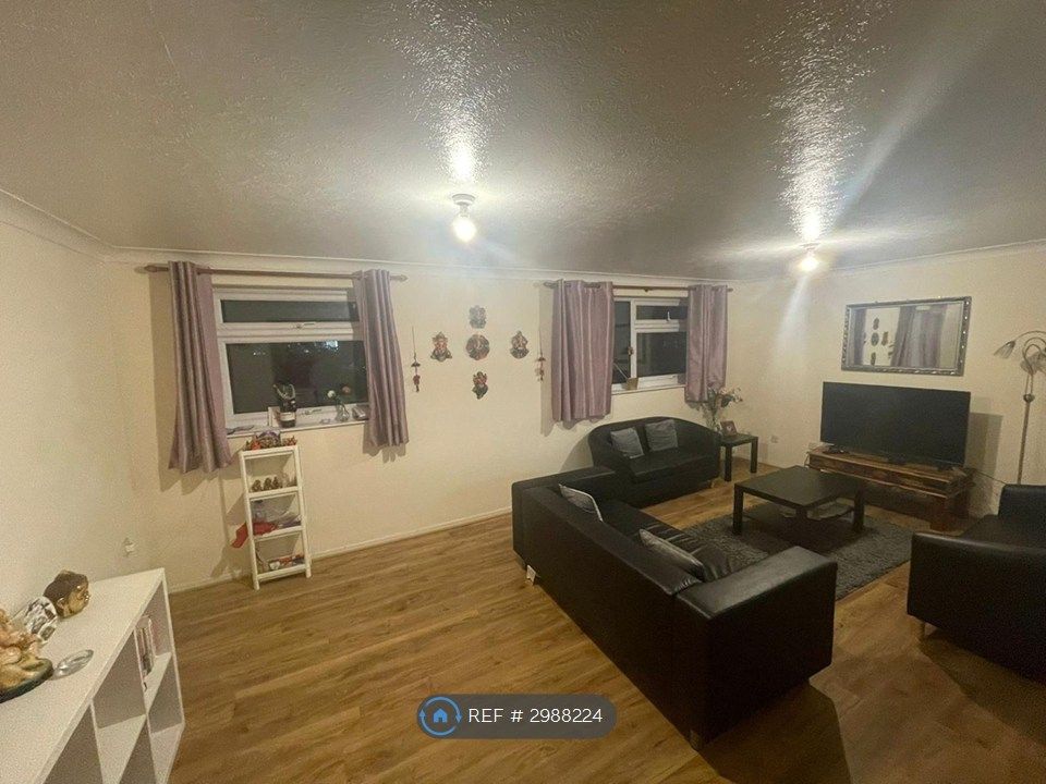 Property photo 1 of 9 Living Room