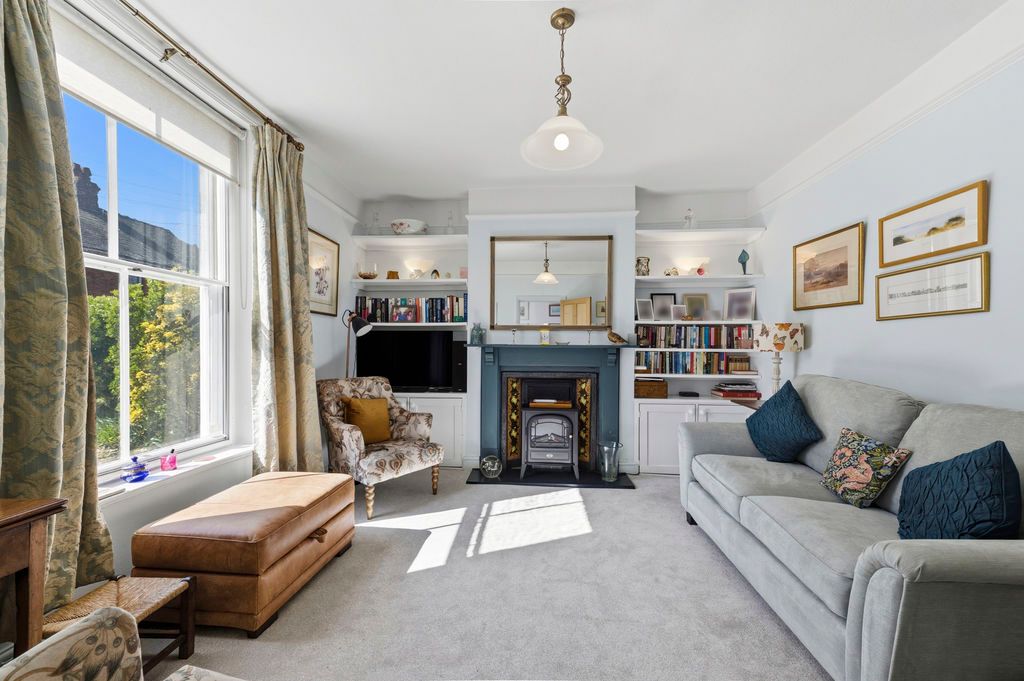 Property photo 2 of 18 Sitting Room