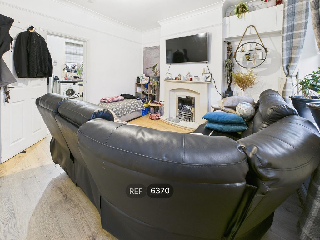 Property photo 3 of 13 Living Room