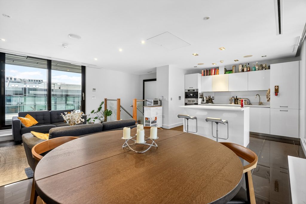 Property photo 3 of 14 Dining Area