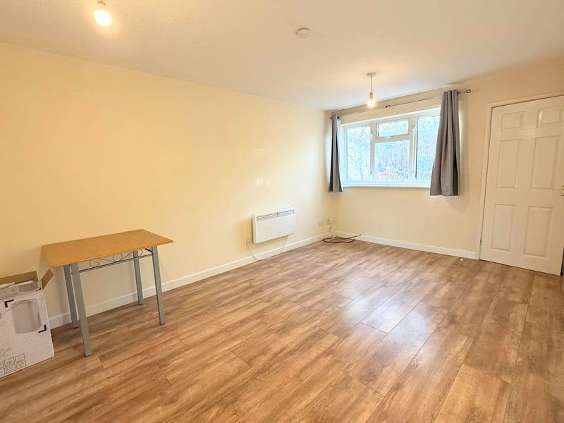 Property photo 3 of 8 Photo 4