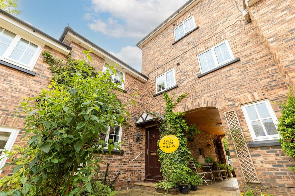 Property photo 1 of 24 8Crowncourtyard-1.Jpg