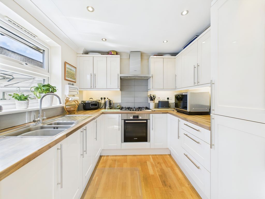 Property photo 2 of 25 04