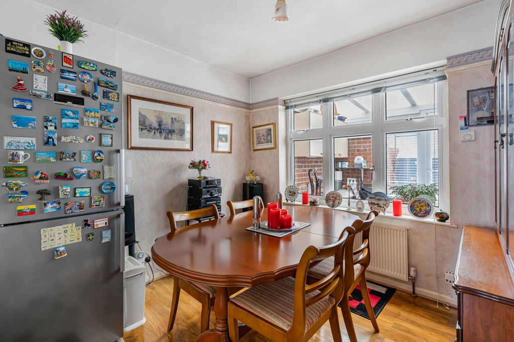 Property photo 3 of 9 Gallery