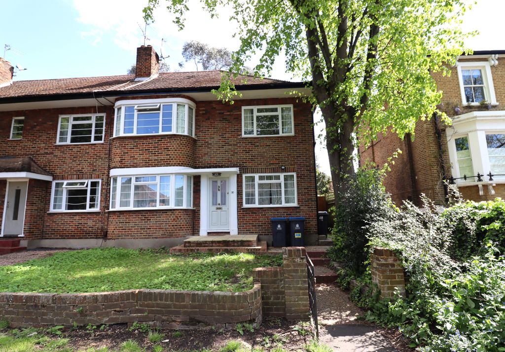 Property photo 1 of 9 29 Queens Court External