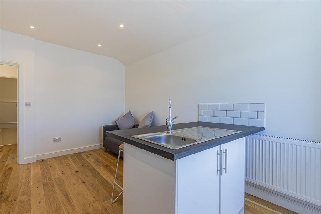 Property photo 3 of 12 Penarth Road 103 Tff-12.Jpg