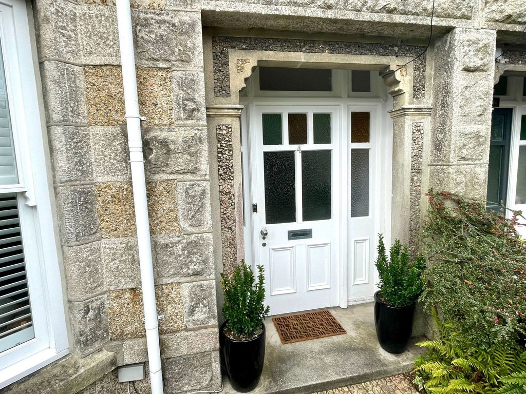 Property photo 2 of 32