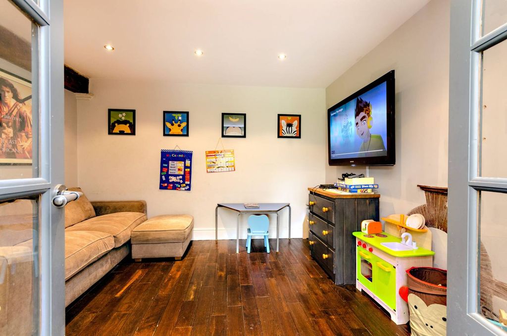 Property photo 2 of 19