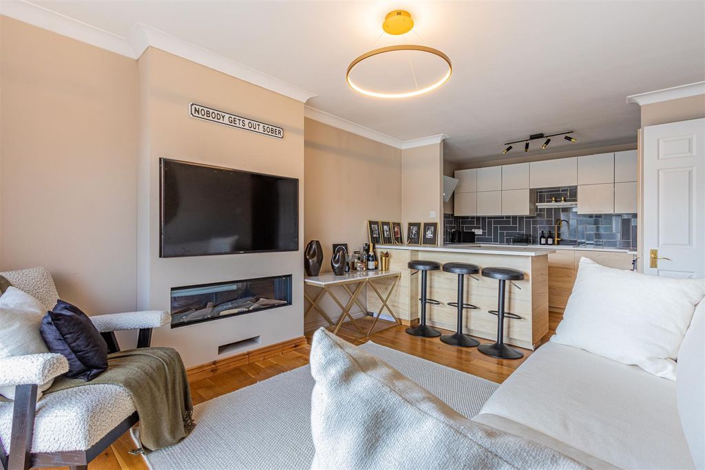 Property photo 2 of 10 Beaty Court 3 (7 Of 9).Jpg