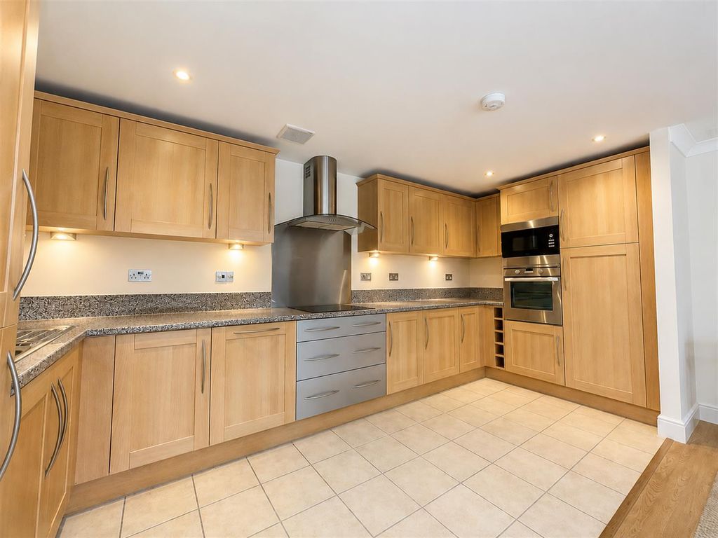 Property photo 2 of 6 Kitchen