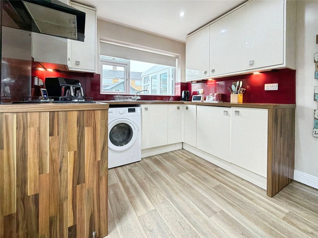 Property photo 2 of 17 Kitchen