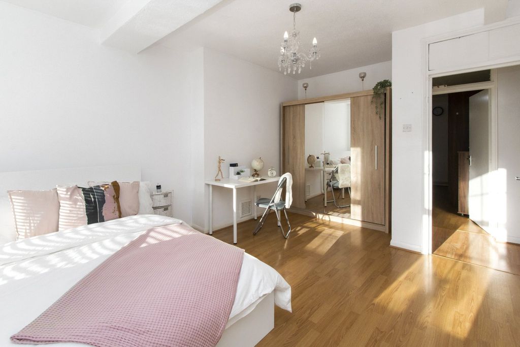 Property photo 3 of 13 Bedroom