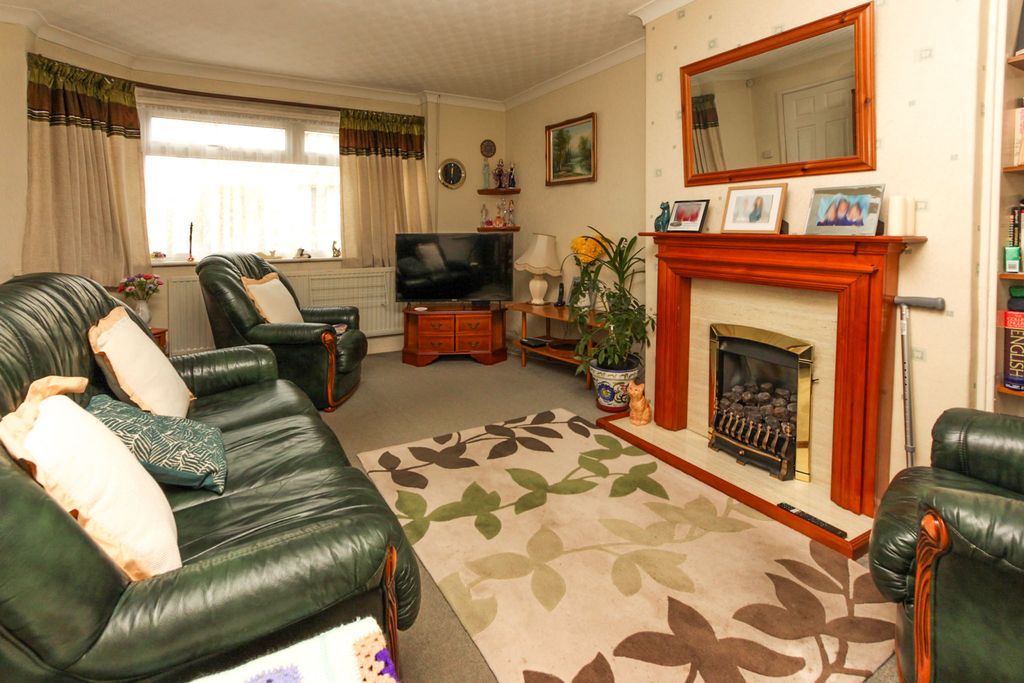 Property photo 3 of 10 Lounge Area