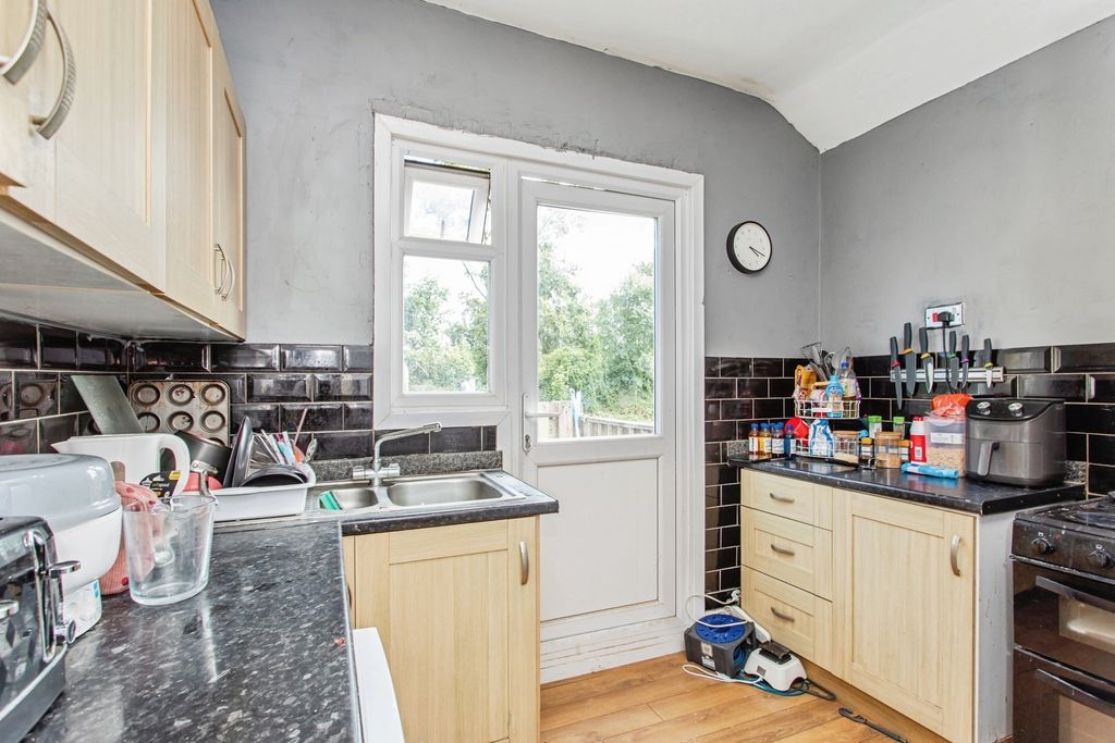 Property photo 3 of 15 Kitchen