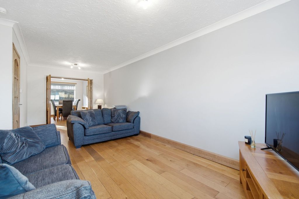Property photo 2 of 39
