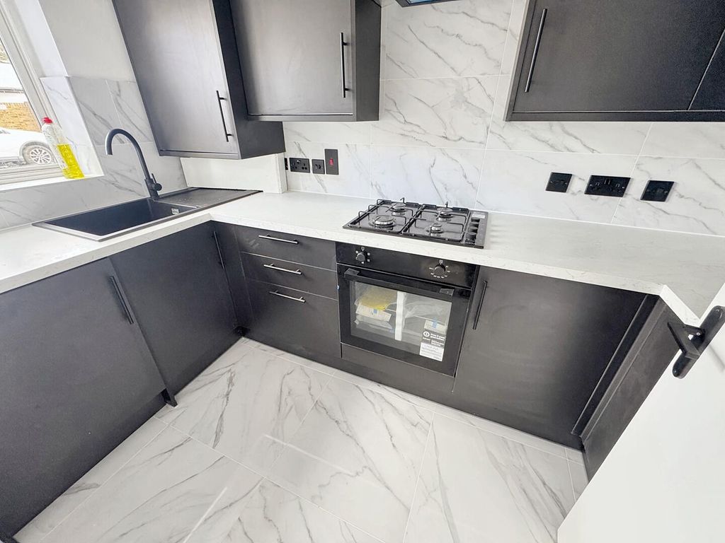 Property photo 2 of 12 Kitchen