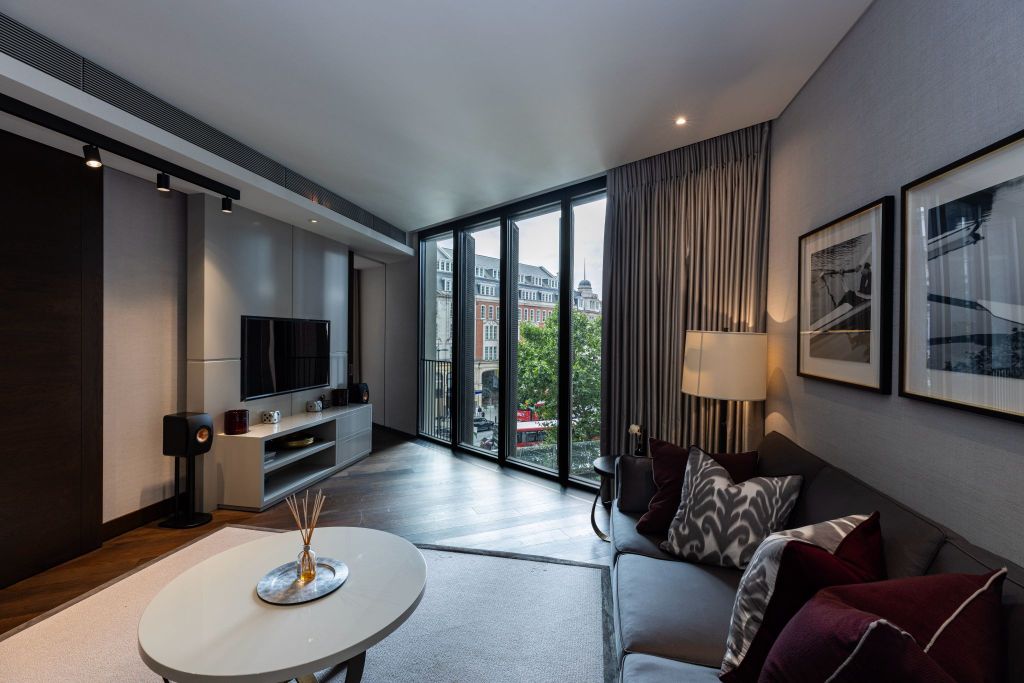 Property photo 1 of 18 Living Room