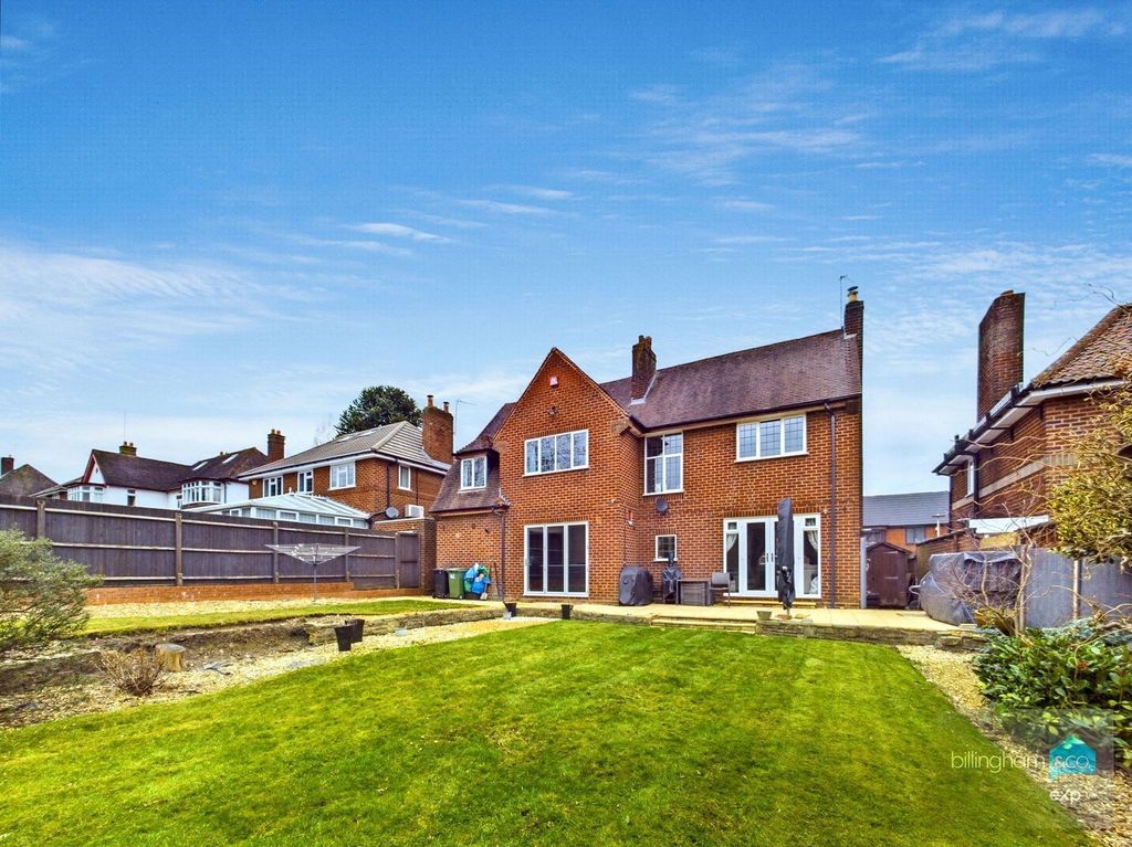 Property photo 2 of 32