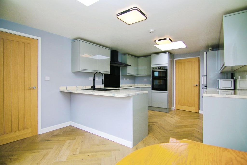 Property photo 2 of 24 Kitchen