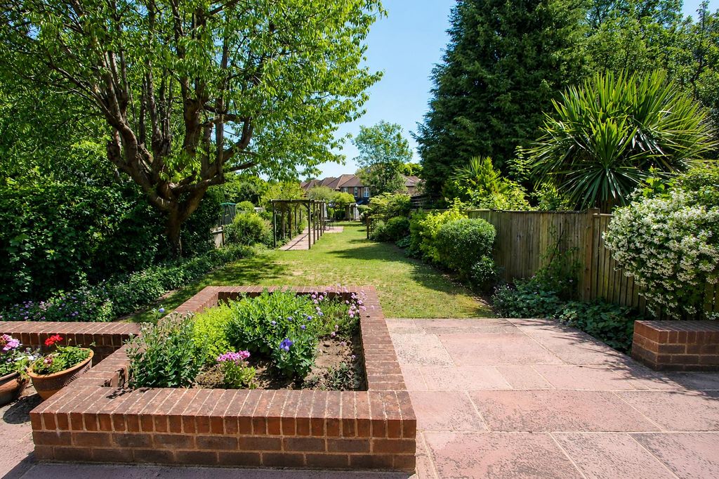 Property photo 2 of 28 Garden5