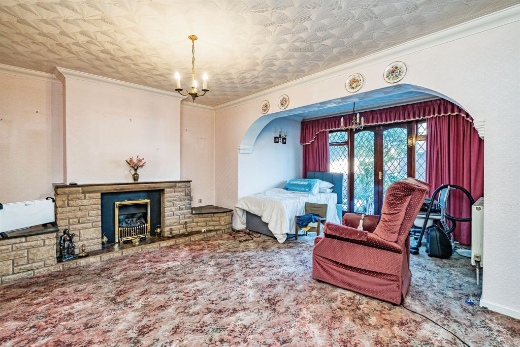 Property photo 2 of 17