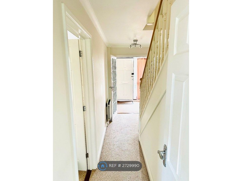 Property photo 2 of 27 Hallway