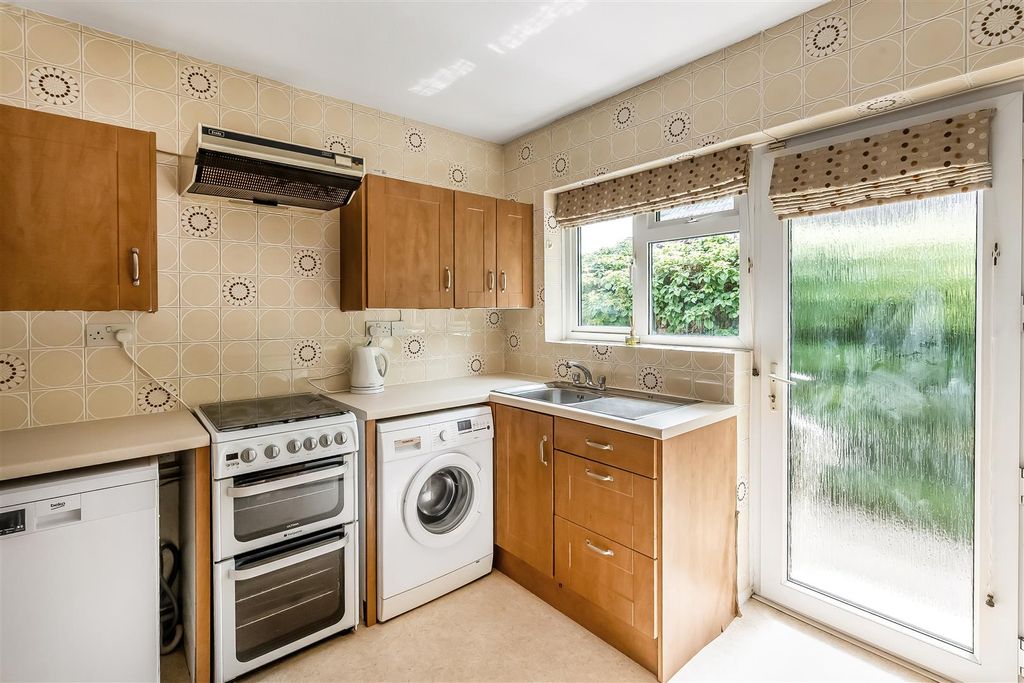 Property photo 3 of 22 4-The-Priory-12.Jpg